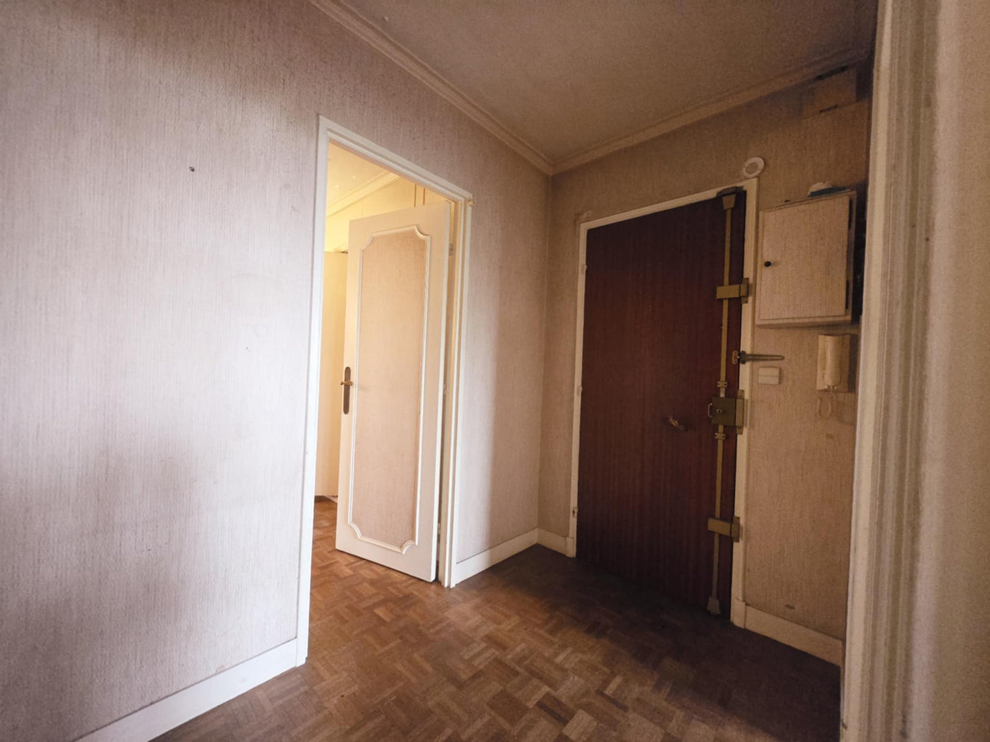 Paris Montrouge A vendre en exclusivité appartement à rénover au 6eme étage.