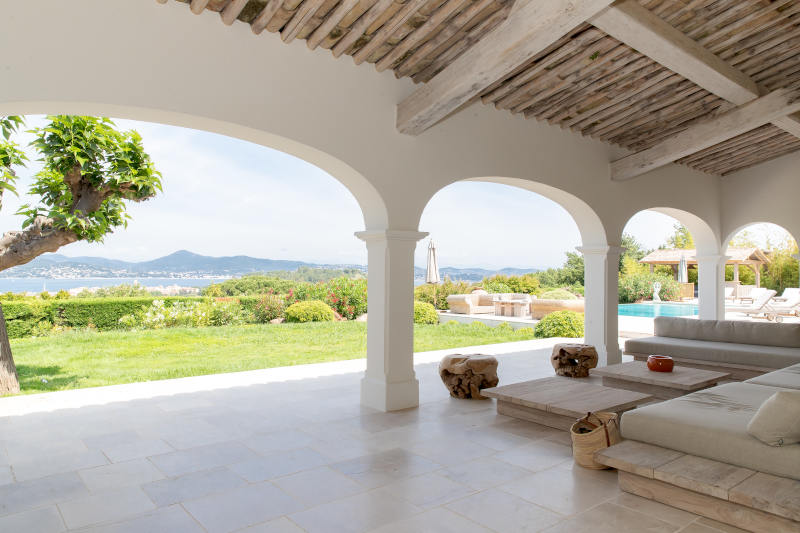 SAINTE-TROPEZ - RARE OPPORTUNITÉ - À PROXIMITÉ DU CENTRE - VUE MER