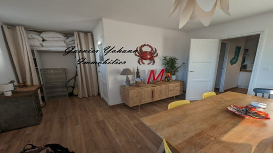 Charmant immeuble avec appartement rénové à deux pas de la plage ! 🏖️