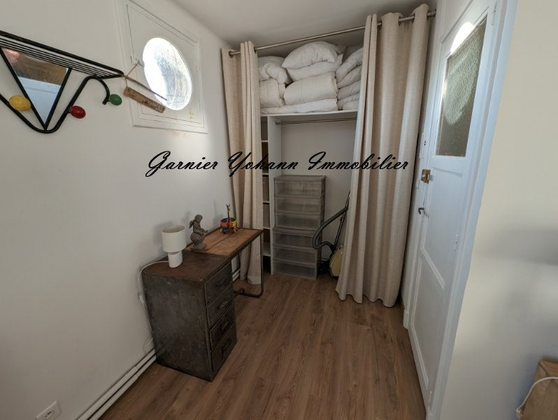 Charmant immeuble avec appartement rénové à deux pas de la plage ! 🏖️