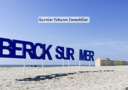 Charmant immeuble avec appartement rénové à deux pas de la plage ! 🏖️