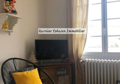 Charmant immeuble avec appartement rénové à deux pas de la plage ! 🏖️