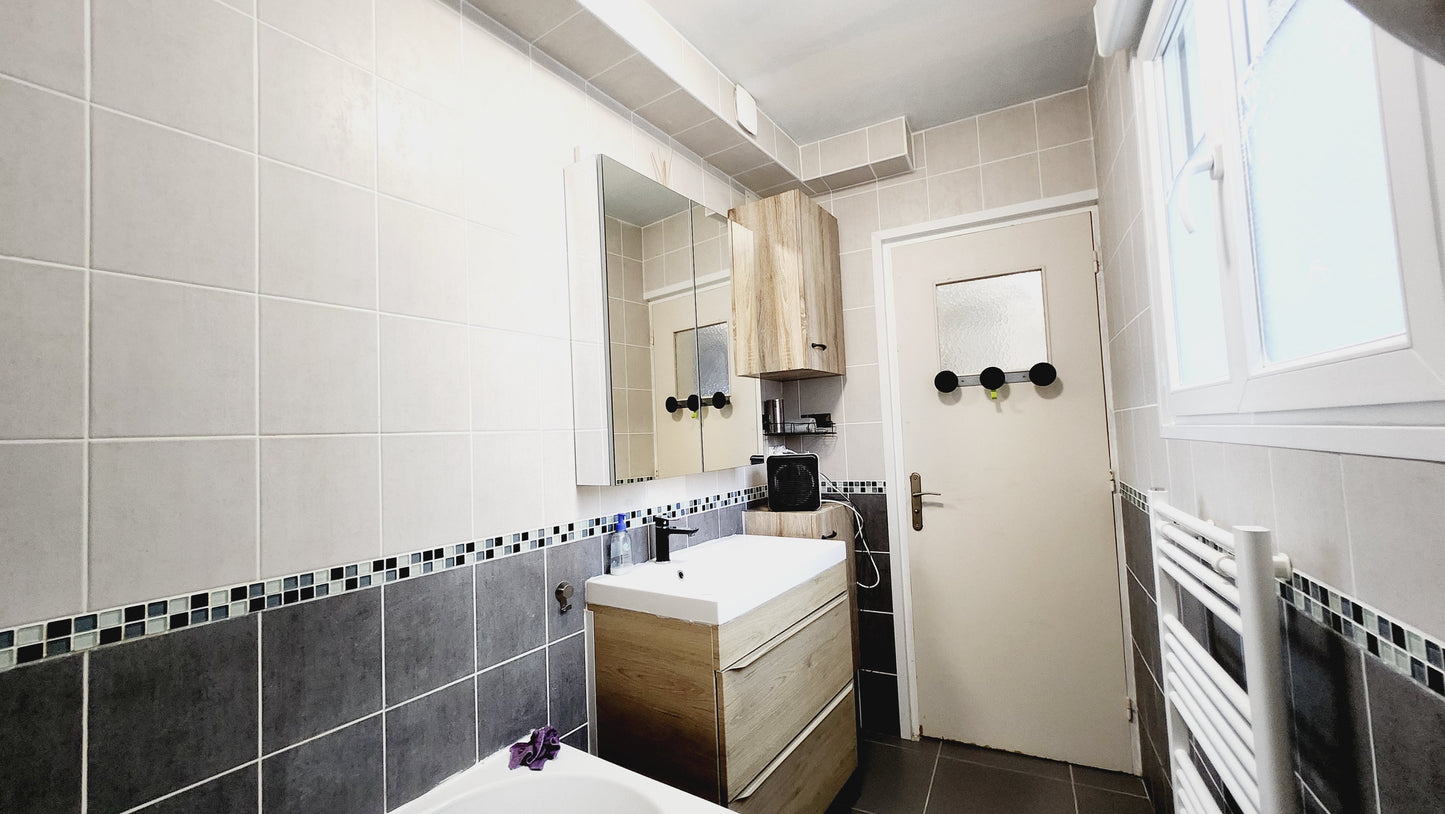 A Boves Maison 2 Chambres avec son jardin  Centre Ville Boves