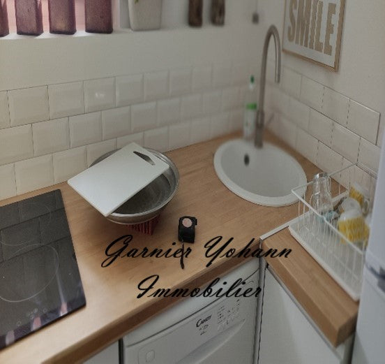 Charmant immeuble avec appartement rénové à deux pas de la plage ! 🏖️