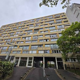 Paris Montrouge A vendre en exclusivité appartement à rénover au 6eme étage.