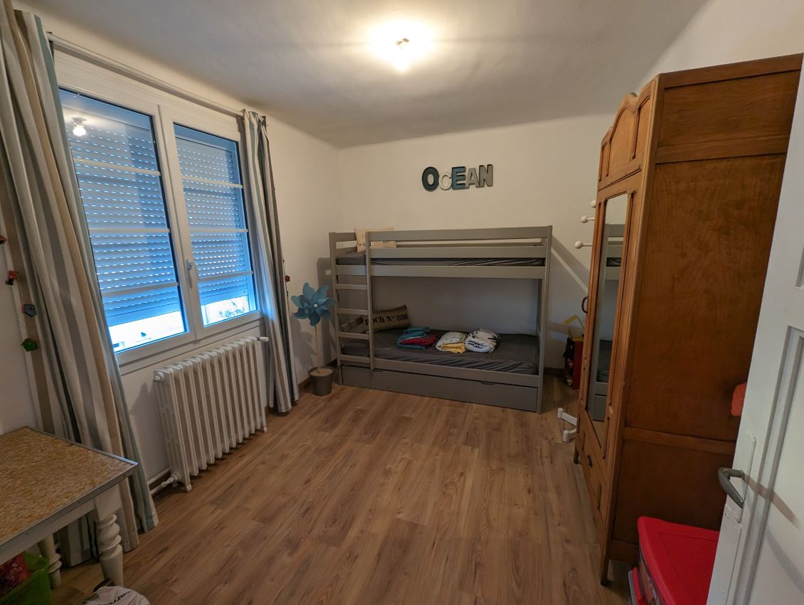 Charmant immeuble avec appartement rénové à deux pas de la plage ! 🏖️