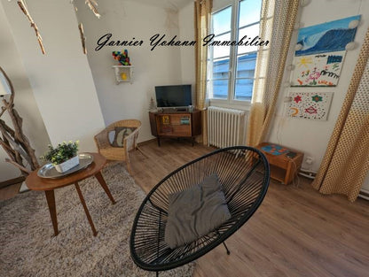 Charmant immeuble avec appartement rénové à deux pas de la plage ! 🏖️