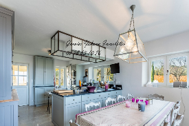 Propriété de Prestige au Cœur d'un Immeuble Parisien Emblématique