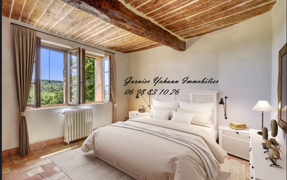 Propriété de Prestige au Cœur d'un Immeuble Parisien Emblématique