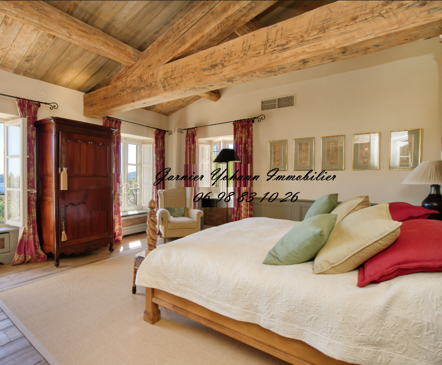 Propriété de Prestige au Cœur d'un Immeuble Parisien Emblématique