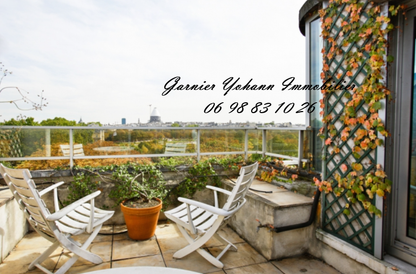 Propriété de Prestige au Cœur d'un Immeuble Parisien Emblématique