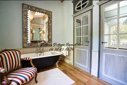 Propriété de Prestige au Cœur d'un Immeuble Parisien Emblématique