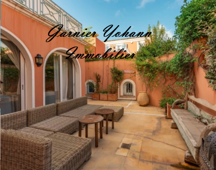 SAINTE-TROPEZ - RARE OPPORTUNITÉ - À PROXIMITÉ DU CENTRE - VUE MER