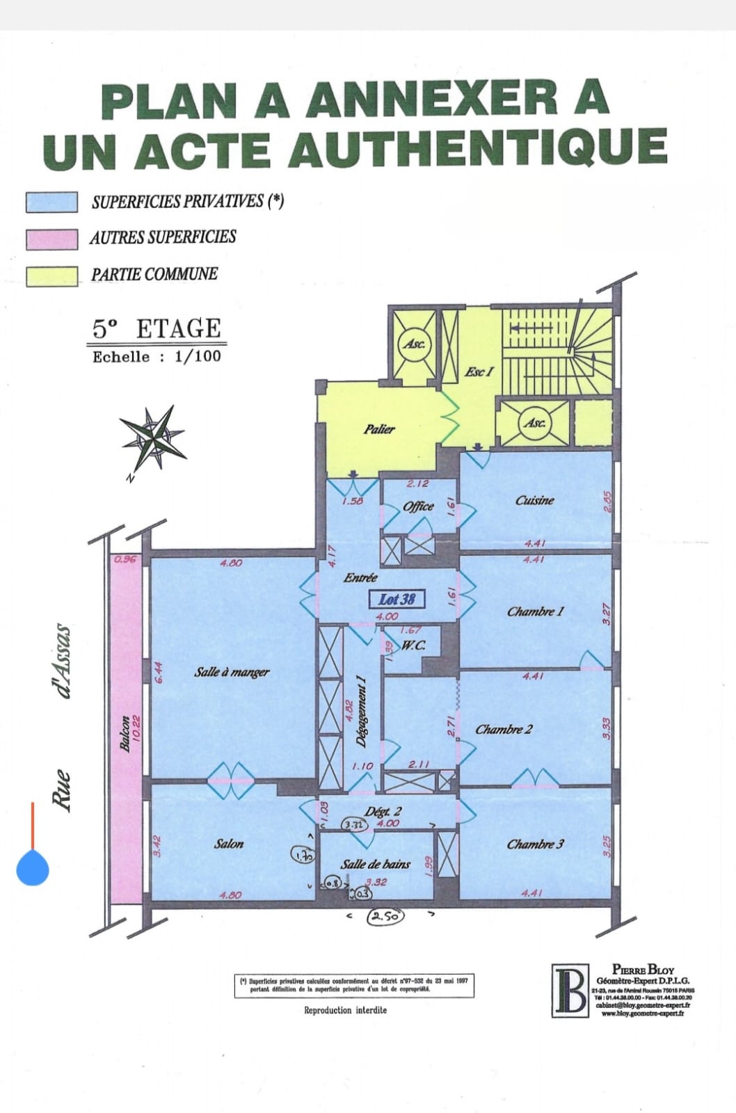 Propriété de Prestige au Cœur d'un Immeuble Parisien Emblématique