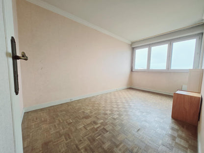 Paris Montrouge A vendre en exclusivité appartement à rénover au 6eme étage.