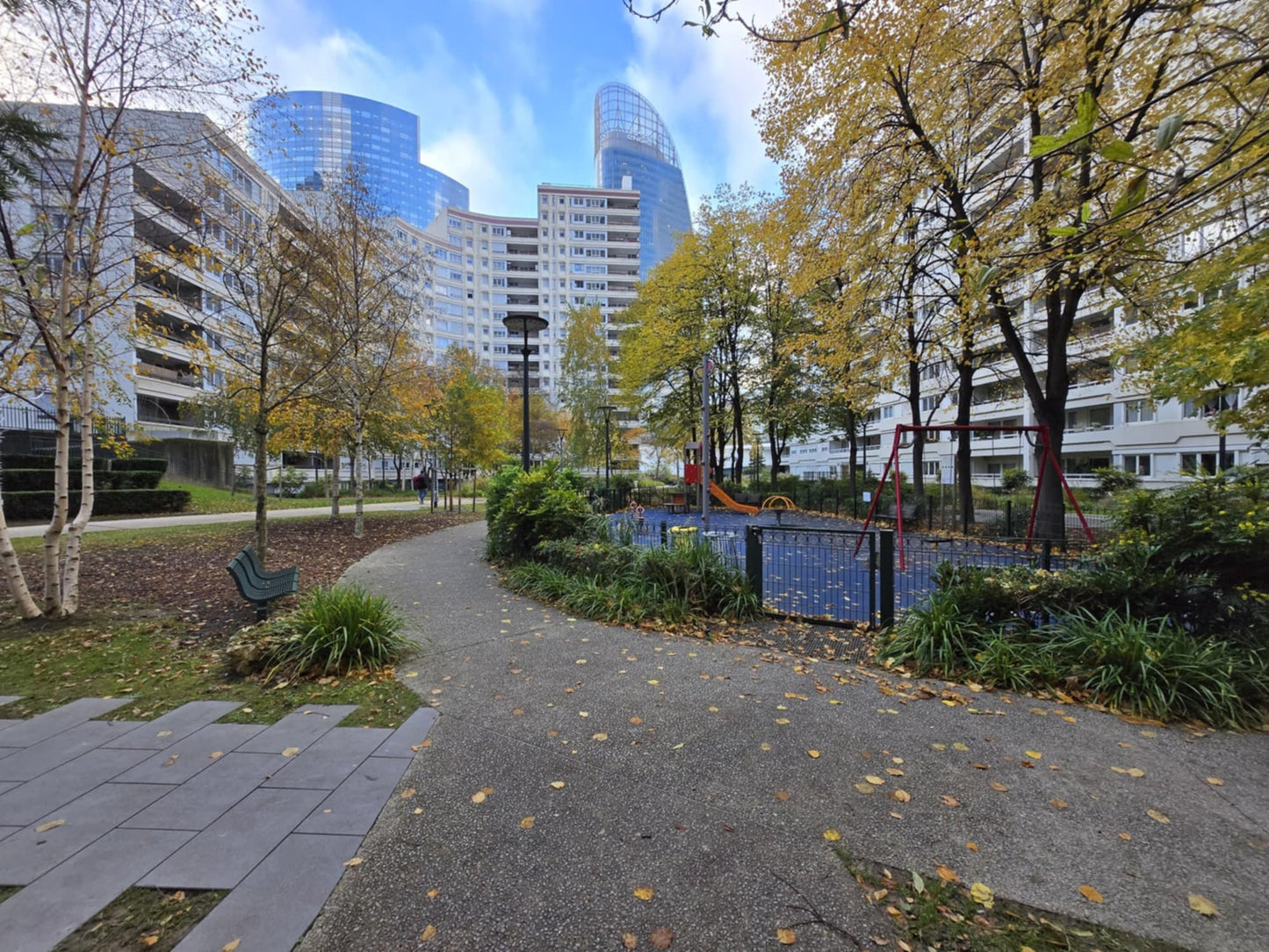 Appartement vendu meublé type 4 Paris la défense. ARENA