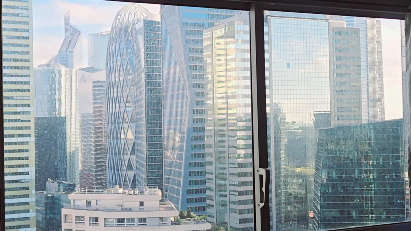Appartement vendu meublé type 4 Paris la défense. ARENA